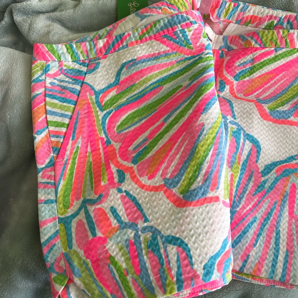 Lilly Pulitzer- Adie short - Picture 3 of 5